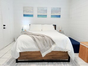 Escrivaninha, ferros/tábuas de passar roupa, Wi-Fi, roupa de cama