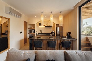 Deluxe Apartment, 1 Katil Raja (King) dengan Katil Sofa, Private Pool, Pool View | Dapur peribadi