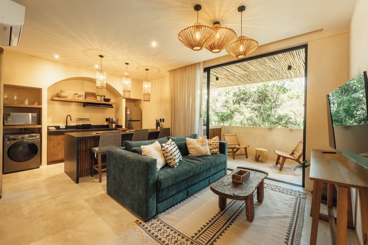 Deluxe Apartment, Balcony, Garden View | Ruang tamu
