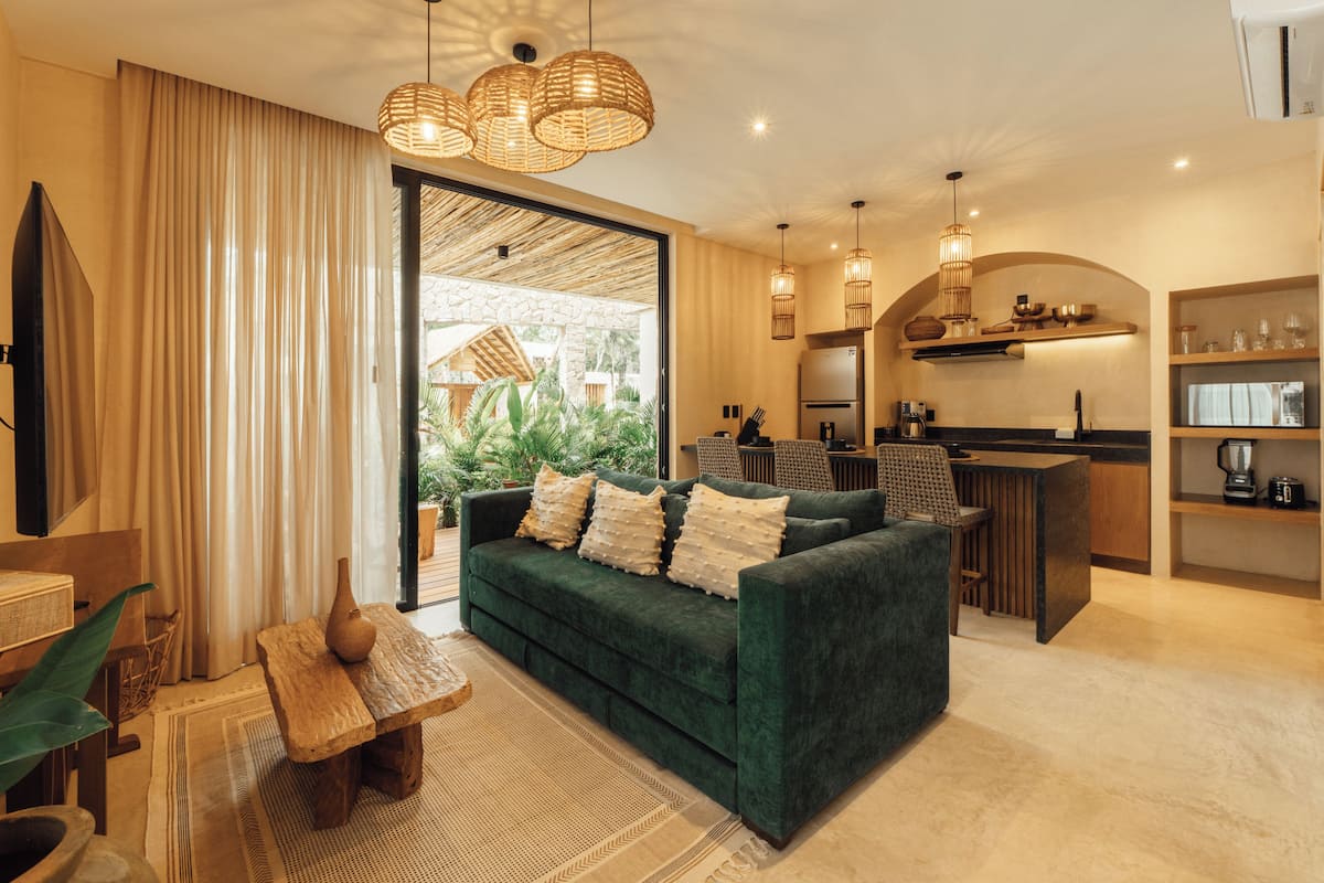 Deluxe Apartment, Private Pool, Garden View | Ruang tamu