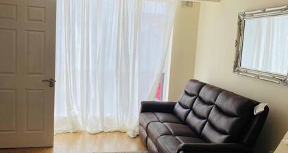 3 Bedroom Home, Walk to Town