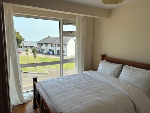 3 Bedroom Home, Walk to Town