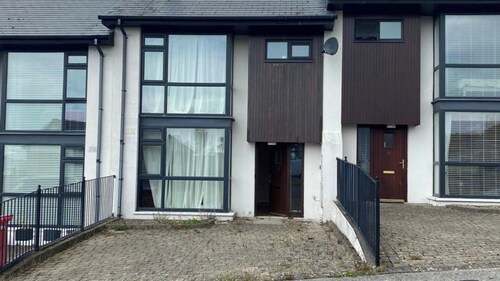 3 Bedroom Home, Walk to Town