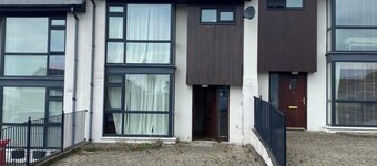 3 Bedroom Home, Walk to Town