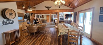 American Dream | Dog-Friendly 5BR Mountain Escape w/ Hot Tub & Fireplace