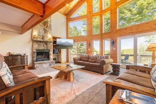 Deep Creek Retreat | 5BR + Hot Tub + Game Room