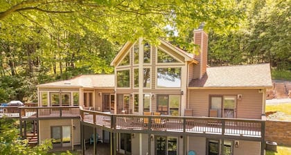 Deep Creek Retreat | 5BR + Hot Tub + Game Room