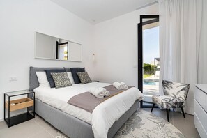 6 bedrooms, iron/ironing board, WiFi, bed sheets