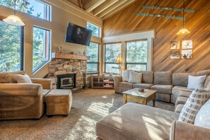 Smart TV, fireplace, video games, table tennis