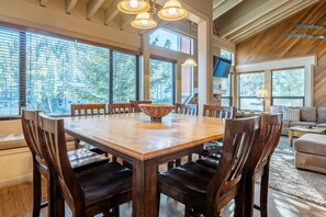 Dining - Updated1849 Townhome #611, Steps to Canyon Lodge 4 Bed/3BA, hot tubs, game rm, sauna! (Mammoth Lakes)