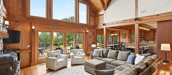 Windy Path Farm | Animals, Hot Tub, Game Room + Breathtaking VIEWS!