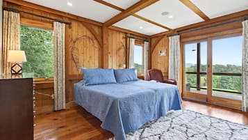 5 bedrooms, desk, free WiFi, bed sheets