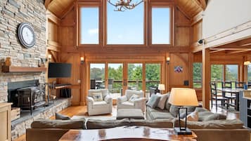 TV connectée, cheminée, baby-foot