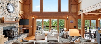 Windy Path Farm | Animals, Hot Tub, Game Room + Breathtaking VIEWS!