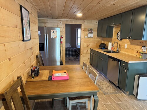 Cozy cottage in Alexandria Bay just blocks from the water