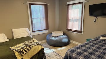 2 bedrooms, iron/ironing board, free WiFi