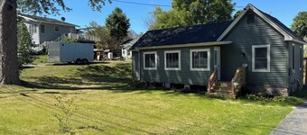Cozy cottage in Alexandria Bay just blocks from the water