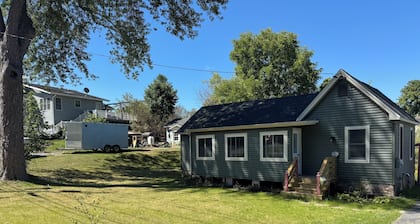 Cozy cottage in Alexandria Bay just blocks from the water