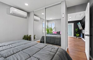 1 bedroom, iron/ironing board, WiFi, bed sheets - Starlight Cove · 15 Min to Beach · BBQ · EV (Hawthorne)