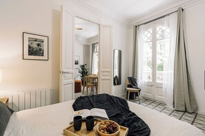 3 室のベッドルーム、アイロン / アイロン台、WiFi、ベッドシーツ