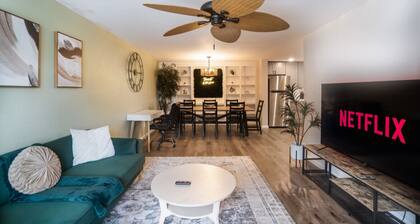 Group Stay: 6 Units by Ft. Moore | Sleeps 21