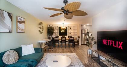 Group Stay: 6 Units by Ft. Moore | Sleeps 20