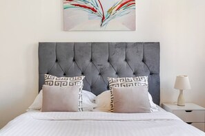 2 habitaciones, tabla de planchar con plancha, wifi y ropa de cama