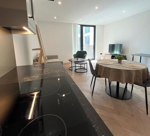 NEW | Luxury 1BD Apartment Wapping