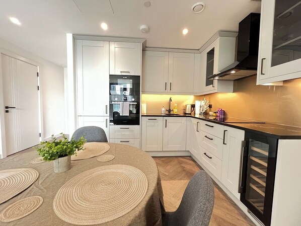 Fridge, microwave, oven, stovetop