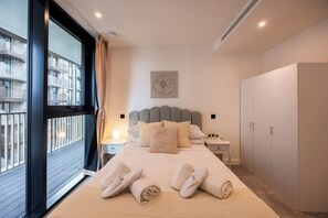 2 bedrooms, iron/ironing board, WiFi, bed sheets - Luxury 2BR Apartment with A/C- Wapping (Greater London)