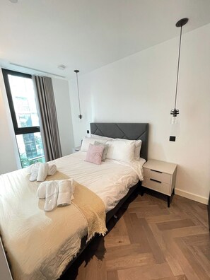 1 habitación, tabla de planchar con plancha, wifi y ropa de cama