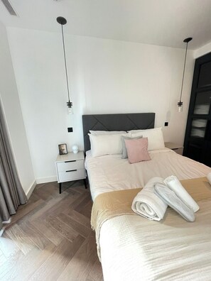 1 bedroom, iron/ironing board, WiFi, bed sheets - Luxury 1BR near Tower Bridge (Greater London)