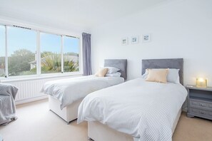 3 chambres, fer et planche à repasser, accès à Internet