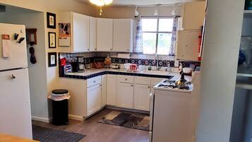 Micro-ondes, four, plaque de cuisson