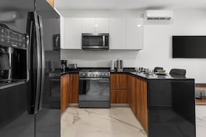 Micro-ondas, fogão, cooktop, lava-louças
