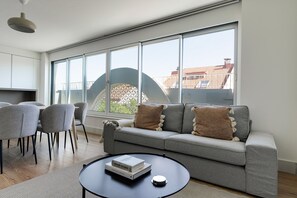 Fernseher, Stereoanlage