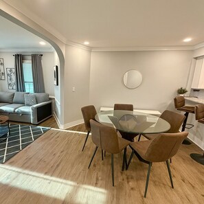 Interior - 3-bedroom house in charming Portsmouth centrally located (Portsmouth)