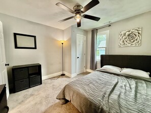 3 bedrooms, iron/ironing board, WiFi, bed sheets