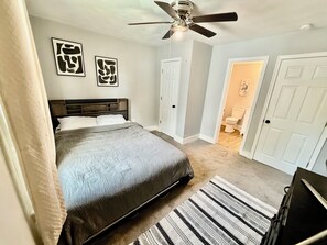 3 bedrooms, iron/ironing board, WiFi, bed sheets - 3-bedroom house in charming Portsmouth centrally located (Portsmouth)