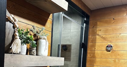 Beamsville Rustic Modern Suites