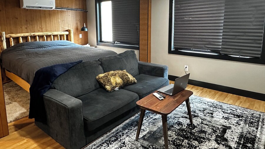 Beamsville Rustic Modern Suites