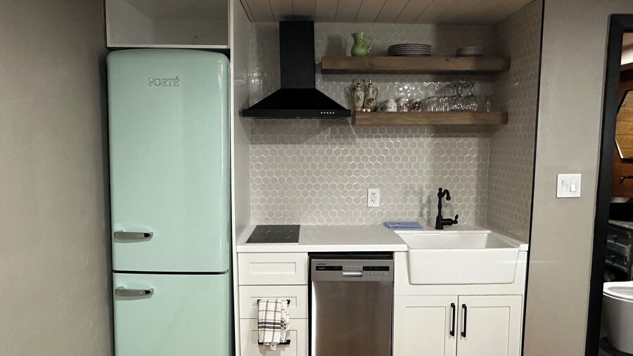 Beamsville Rustic Modern Suites