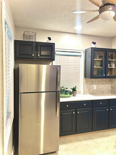 Charming 2-bedroom house in Saint Paul with AC