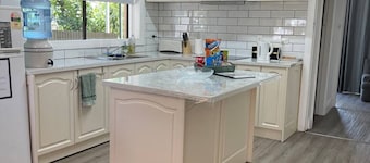 StevieNic’s Dig’s