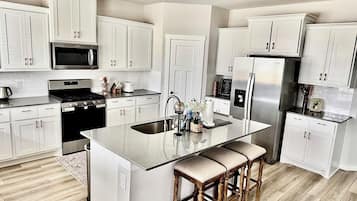 Mikrowelle, Ofen, Herdplatte, Geschirrspüler