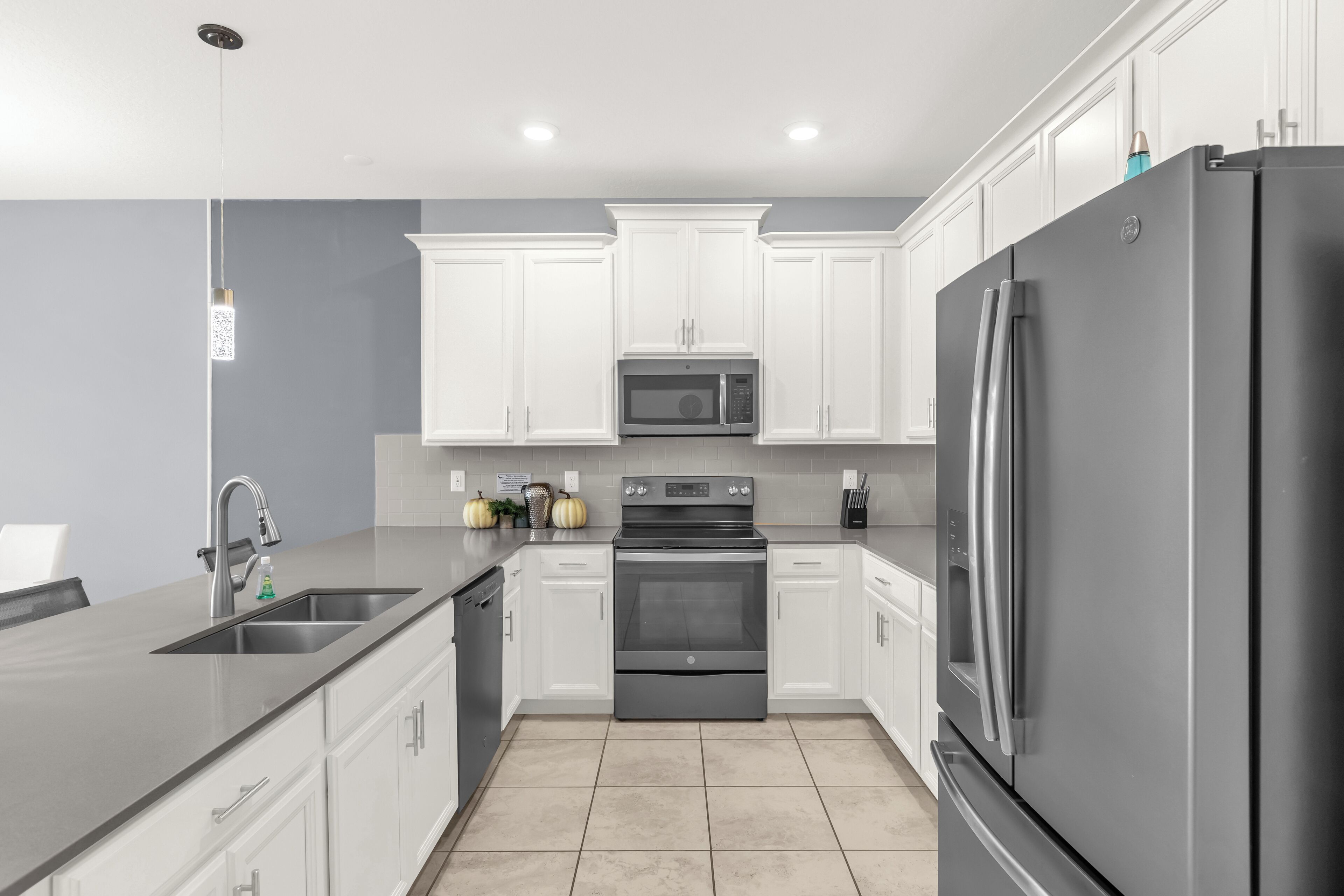 電子レンジ、オーブン、コンロ、食器洗い機