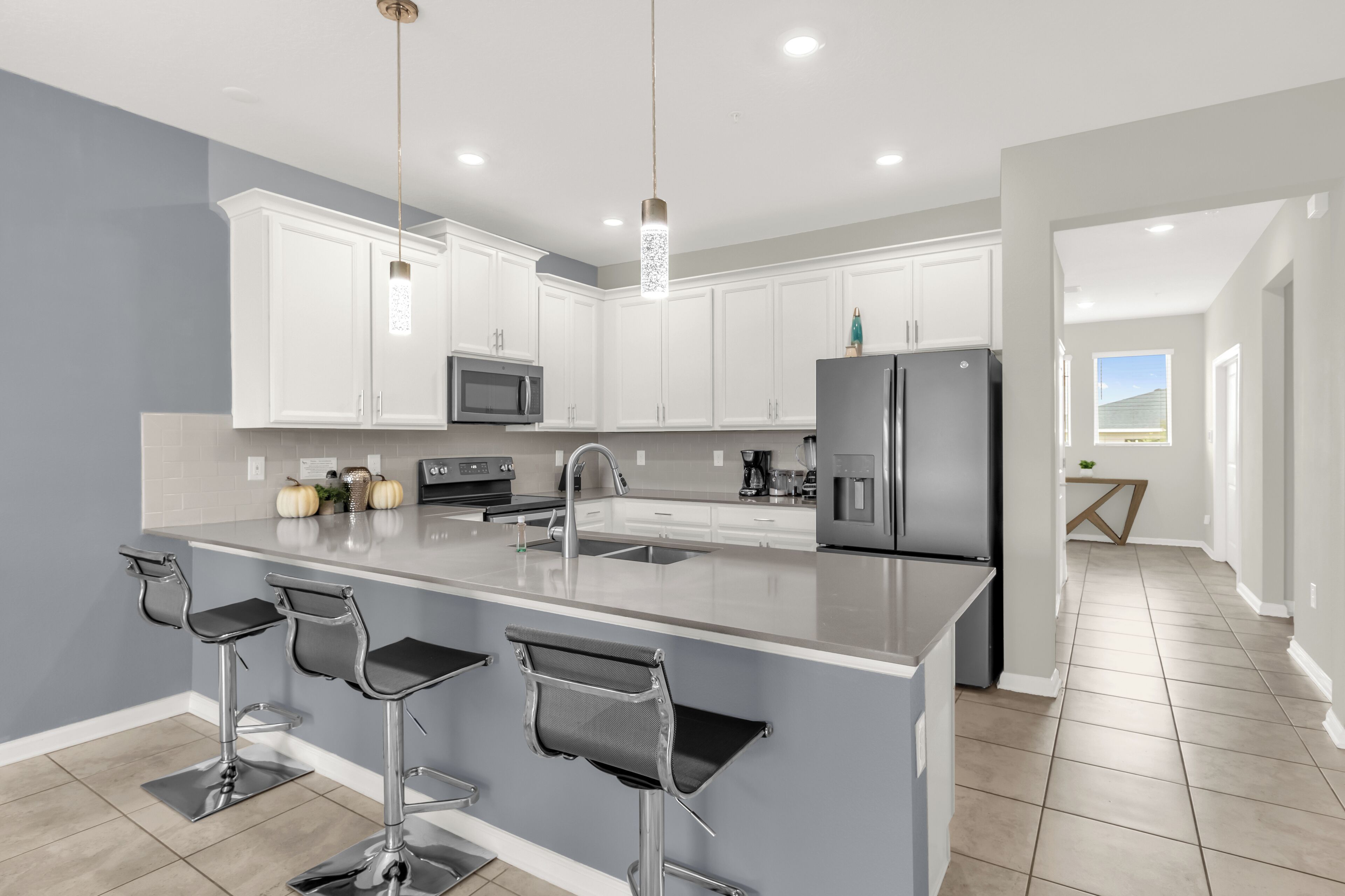 Micro-ondes, four, plaque de cuisson, lave-vaisselle