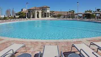 室外游泳池,恒温泳池