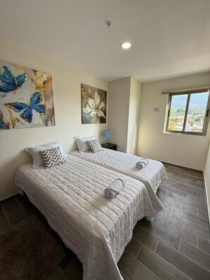 3 bedrooms, desk, iron/ironing board, free WiFi - New apartment with volcano view. (Santa Tecla)