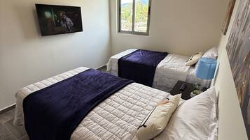 3 bedrooms, desk, iron/ironing board, free WiFi